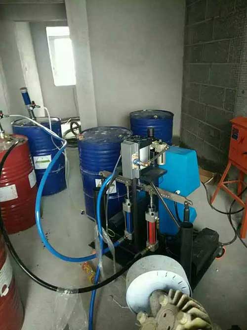 達到好的防水性能需要什么材料和設備?(圖2) 聚脲防水噴涂施工