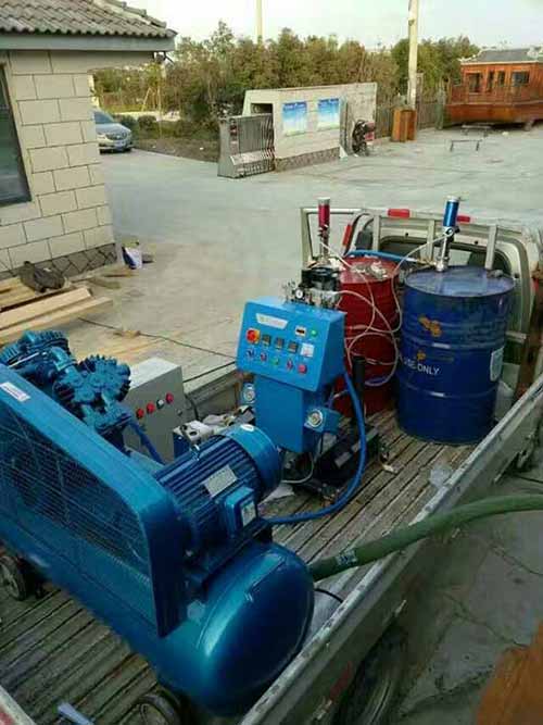 您知道聚脲噴涂機施工時的3個注意事項嗎?(圖2) 聚脲噴涂設備室外施工