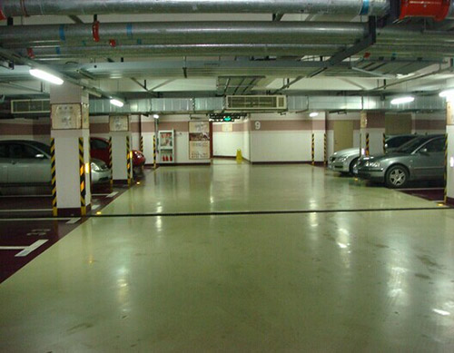 盤錦液壓聚脲設(shè)備(圖1) 地下停車場(chǎng)防腐防水噴涂