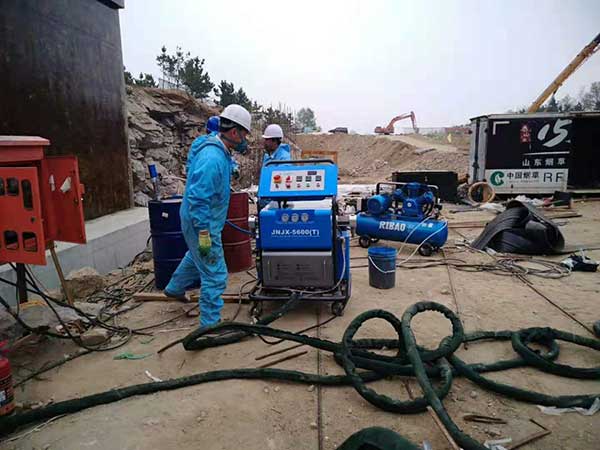 聚脲噴涂機設備JNJX-H5600(T)安裝培訓